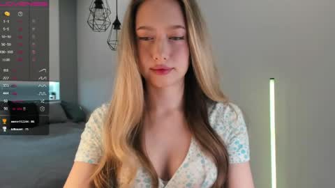 Snapshot of longoriaeva chatting on 03/20/26, 02:33 Eva online show from 03/20/26, 02:33