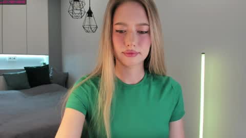 Snapshot of longoriaeva chatting on 04/07/26, 04:18 Eva online show from 04/07/26, 04:18