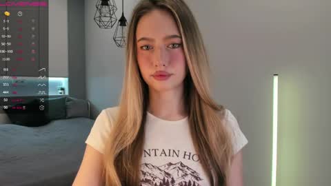 Snapshot of longoriaeva chatting on 04/14/26, 03:07 Eva online show from 04/14/26, 03:07