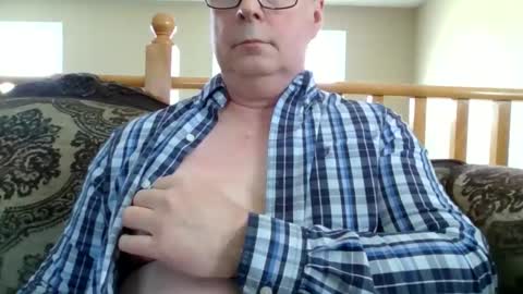 look823 online show from 04/27/26, 06:06