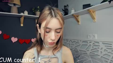 Snapshot of look_my_passion chatting on 02/14/25, 01:18 Hanna online show from 02/14/25, 01:18