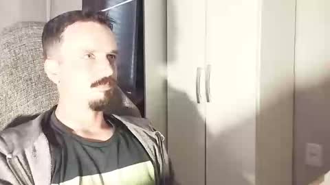 Lucas online show from 10/07/25, 01:52