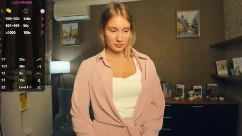 Snapshot of loookat_me chatting on 10/02/25, 08:38 Jina online show from 10/02/25, 08:38