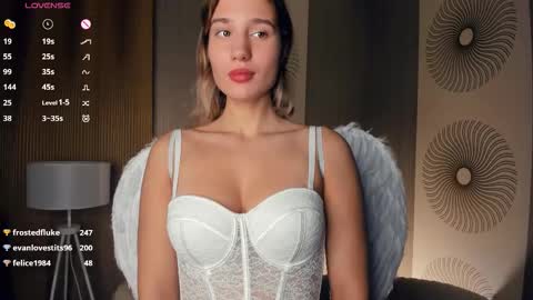 Snapshot of loookat_me chatting on 10/31/25, 08:54 Jina online show from 10/31/25, 08:54