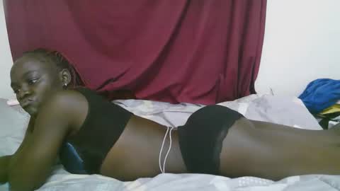 lora_amor online show from 09/18/25, 03:14