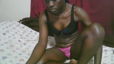 lora_amor online show from 11/10/25, 03:16