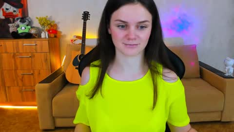 Lora Cain online show from 12/05/24, 02:22