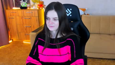 Lora Cain online show from 12/09/24, 03:44