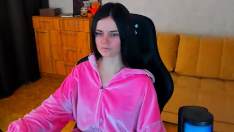 Lora Cain online show from 01/13/25, 05:55