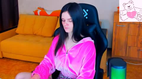 Lora Cain online show from 01/20/25, 05:26