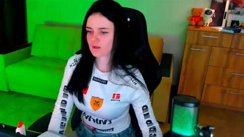 Lora Cain online show from 02/12/25, 03:27