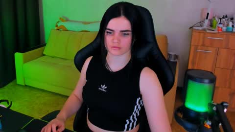 Lora Cain online show from 03/05/25, 02:56