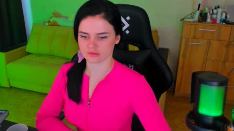 Lora Cain online show from 03/09/25, 05:33