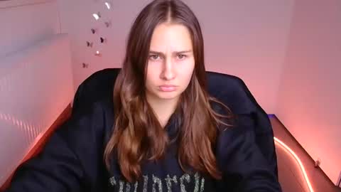 Lora online show from 10/10/25, 06:23