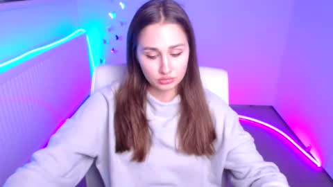 Lora online show from 10/16/25, 11:22