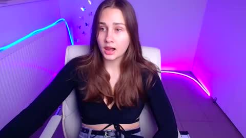 Lora online show from 10/20/25, 05:19