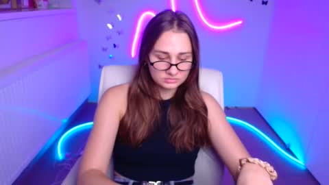 Lora online show from 11/04/25, 06:23