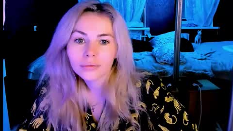 Lora online show from 10/24/25, 02:41