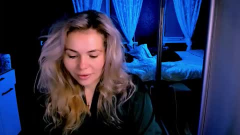 Lora online show from 11/19/25, 02:33