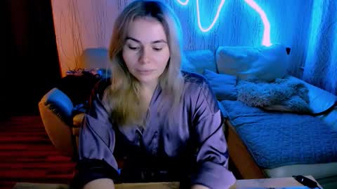 Lora online show from 12/16/25, 03:00