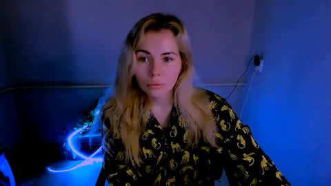 Lora online show from 04/06/26, 03:04