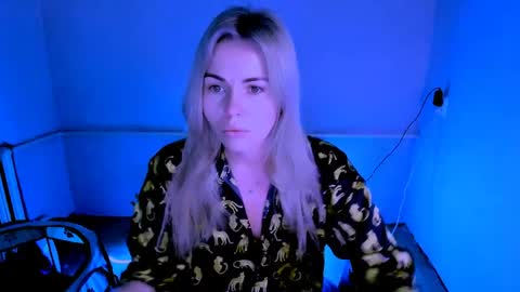 Lora online show from 04/07/26, 02:01