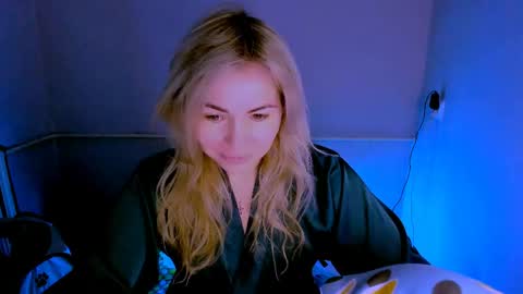 Lora online show from 04/13/26, 02:17