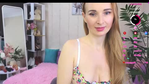 LoraColins online show from 01/23/25, 08:56