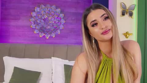 Lora online show from 02/05/26, 09:30