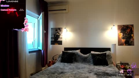 Lora online show from 01/14/25, 12:14