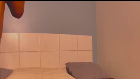 Snapshot of loraforreal chatting on 10/19/25, 03:18 Blackcat online show from 10/19/25, 03:18