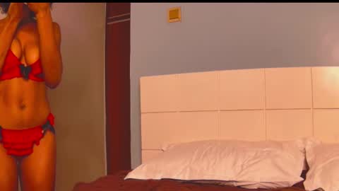 Snapshot of loraforreal chatting on 10/21/25, 06:25 Blackcat online show from 10/21/25, 06:25