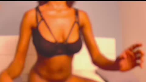 Snapshot of loraforreal chatting on 11/06/25, 04:35 Blackcat online show from 11/06/25, 04:35