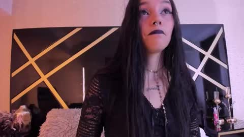 loraineblake online show from 11/26/25, 12:28