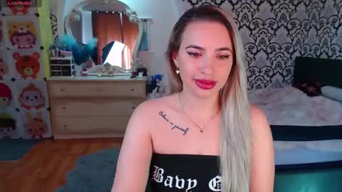Queen LoraSinClare online show from 04/28/26, 07:02