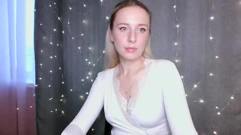 Snapshot of loravine chatting on 03/24/26, 02:55 loravine online show from 03/24/26, 02:55