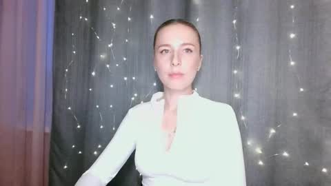 Snapshot of loravine chatting on 03/25/26, 03:18 loravine online show from 03/25/26, 03:18