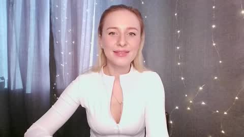 Snapshot of loravine chatting on 03/27/26, 12:49 loravine online show from 03/27/26, 12:49