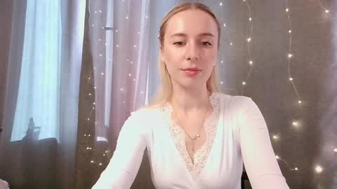 Snapshot of loravine chatting on 03/29/26, 12:27 loravine online show from 03/29/26, 12:27