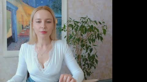 Snapshot of loravine chatting on 04/16/26, 12:39 loravine online show from 04/16/26, 12:39