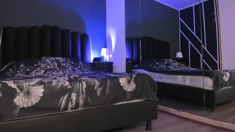 L A U R E L online show from 08/04/26, 05:43