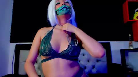 Lore Depp online show from 10/25/25, 04:20