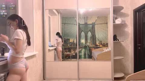 Snapshot of loreeluben chatting on 11/11/25, 12:27 Olivia online show from 11/11/25, 12:27