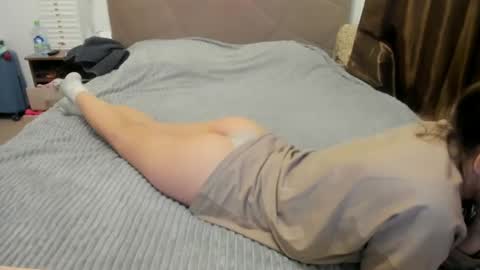 Snapshot of lorelea_cute chatting on 11/18/25, 04:11 Lorelea cute online show from 11/18/25, 04:11