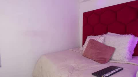 Snapshot of loreley_novoa chatting on 09/12/25, 03:28 LORELI online show from 09/12/25, 03:28