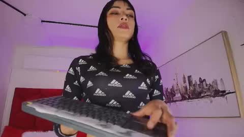 Snapshot of loreley_novoa chatting on 09/15/25, 03:17 LORELI online show from 09/15/25, 03:17