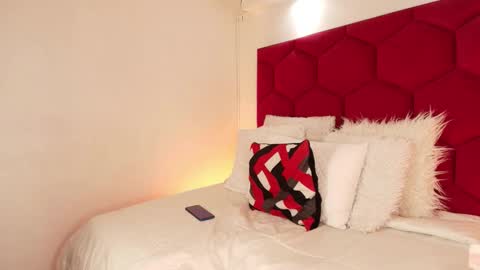 Snapshot of loreley_novoa chatting on 11/15/25, 04:10 LORELI online show from 11/15/25, 04:10