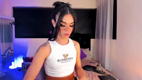 lesly lorena online show from 02/01/25, 06:10