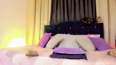 lesly lorena online show from 12/05/25, 04:21