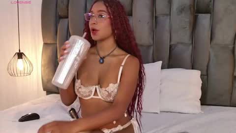 Lorena Vieira  online show from 09/29/25, 12:16